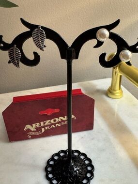 2 sets Arizona Jean Company Black Metal Jewelry Tree Stand
